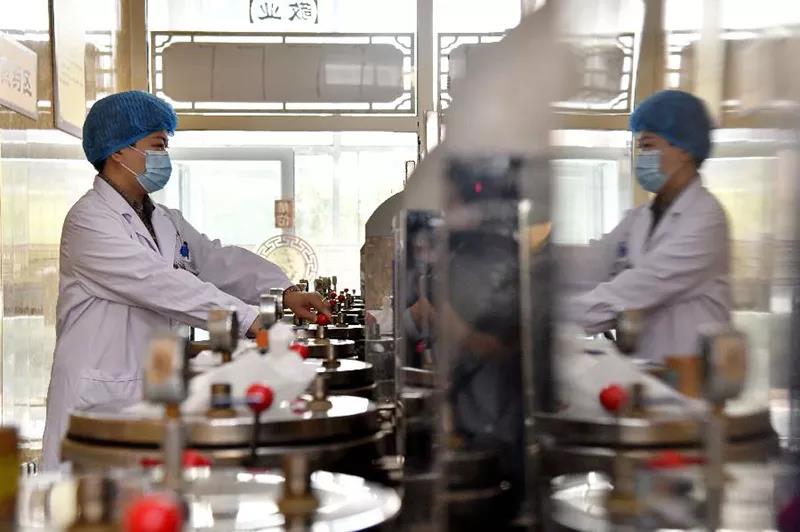 讓中華瑰寶為(wèi)呵護人(rén)類健康再放(fàng)異彩——我國(guó)中醫(yī)藥傳承創新發展邁進新時(shí)代