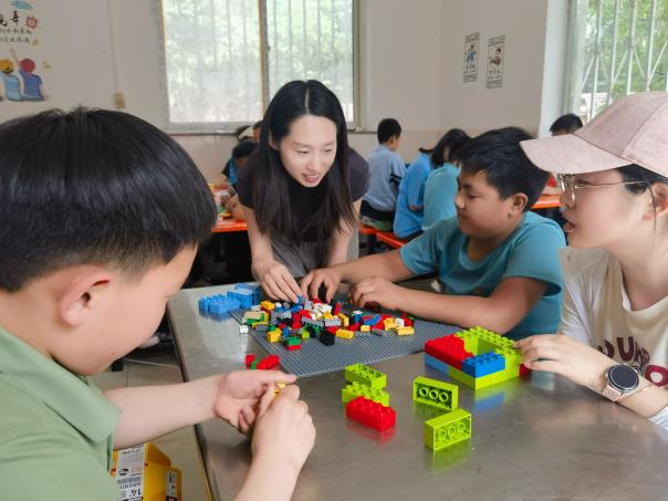 黨建引領聚合力，紅(hóng)色精神潤童心——康衆集團黨支部積極參與中關村(cūn)豐台科(kē)技(jì)園區(qū)黨群捐贈活動