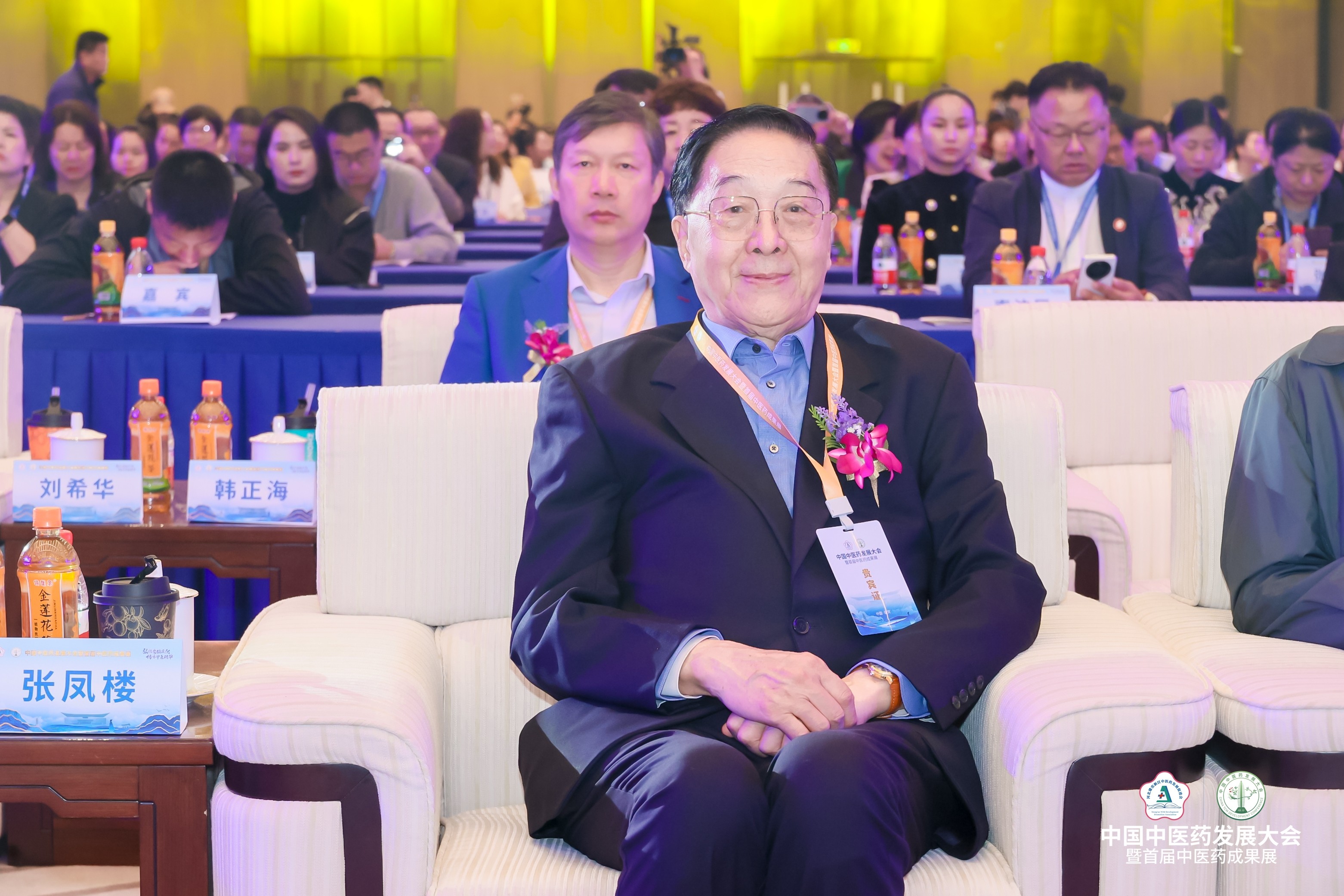 康衆集團與雄促會(huì)達成戰略合作(zuò),正式成為(wèi)副會(huì)長(cháng)單位,攜手助力中醫(yī)藥高(gāo)質量發展! 康衆集團與雄促會(huì)達成戰略合作(zuò),正式成為(wèi)副會(huì)長(cháng)單位,攜手助力中醫(yī)藥高(gāo)質量發展!