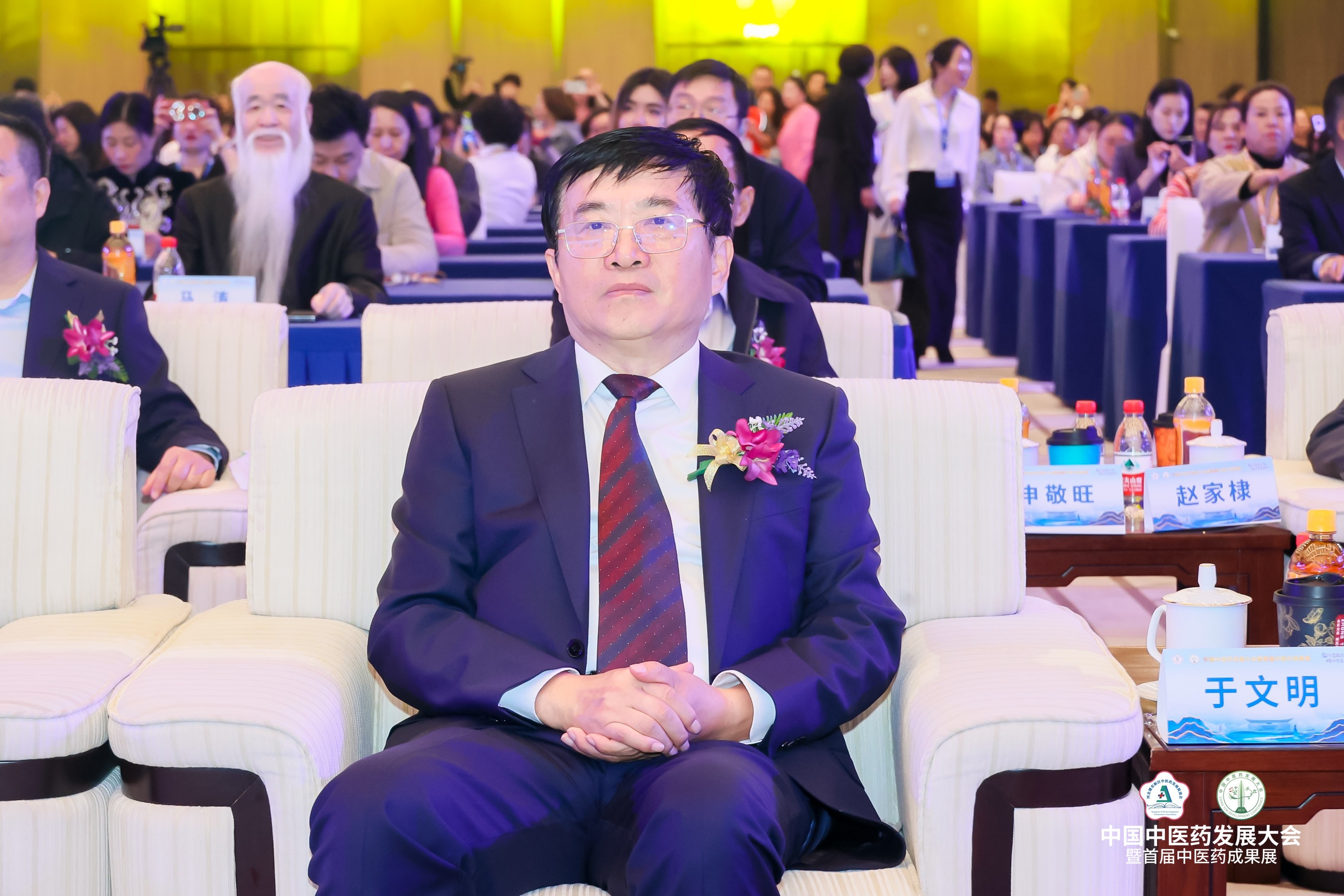 康衆集團與雄促會(huì)達成戰略合作(zuò),正式成為(wèi)副會(huì)長(cháng)單位,攜手助力中醫(yī)藥高(gāo)質量發展! 康衆集團與雄促會(huì)達成戰略合作(zuò),正式成為(wèi)副會(huì)長(cháng)單位,攜手助力中醫(yī)藥高(gāo)質量發展!