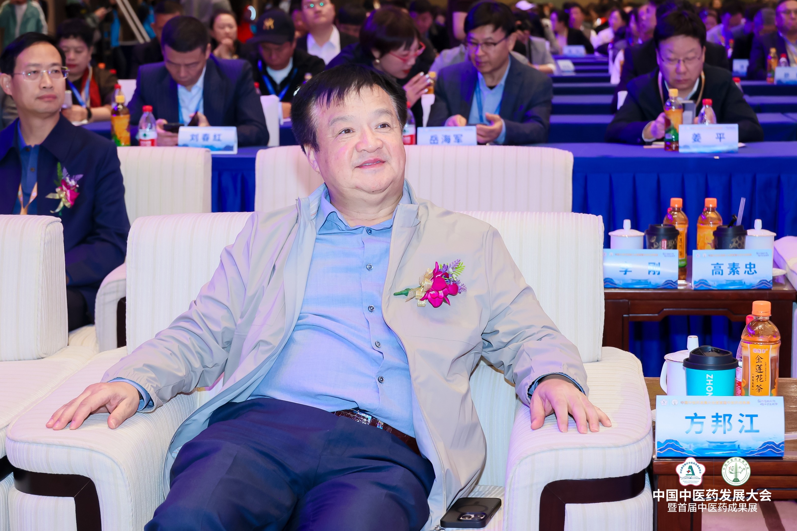 康衆集團與雄促會(huì)達成戰略合作(zuò),正式成為(wèi)副會(huì)長(cháng)單位,攜手助力中醫(yī)藥高(gāo)質量發展! 康衆集團與雄促會(huì)達成戰略合作(zuò),正式成為(wèi)副會(huì)長(cháng)單位,攜手助力中醫(yī)藥高(gāo)質量發展!