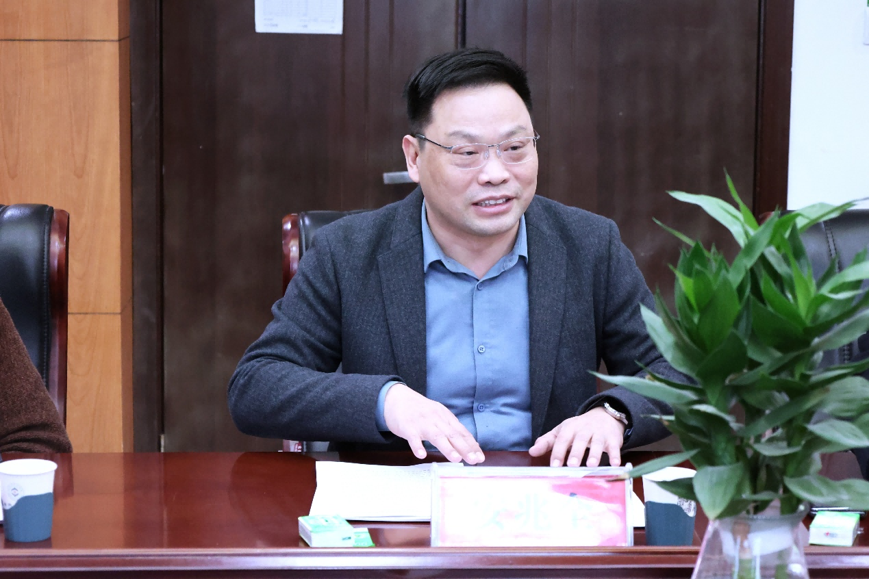 康衆時(shí)代集團與鄧州市(shì)中心醫(yī)院達成戰略合作(zuò), 聚焦臨床試驗服務,共助健康事(shì)業(yè)藍(lán)圖 康衆時(shí)代集團與鄧州市(shì)中心醫(yī)院達成戰略合作(zuò), 聚焦臨床試驗服務,共助健康事(shì)業(yè)藍(lán)圖