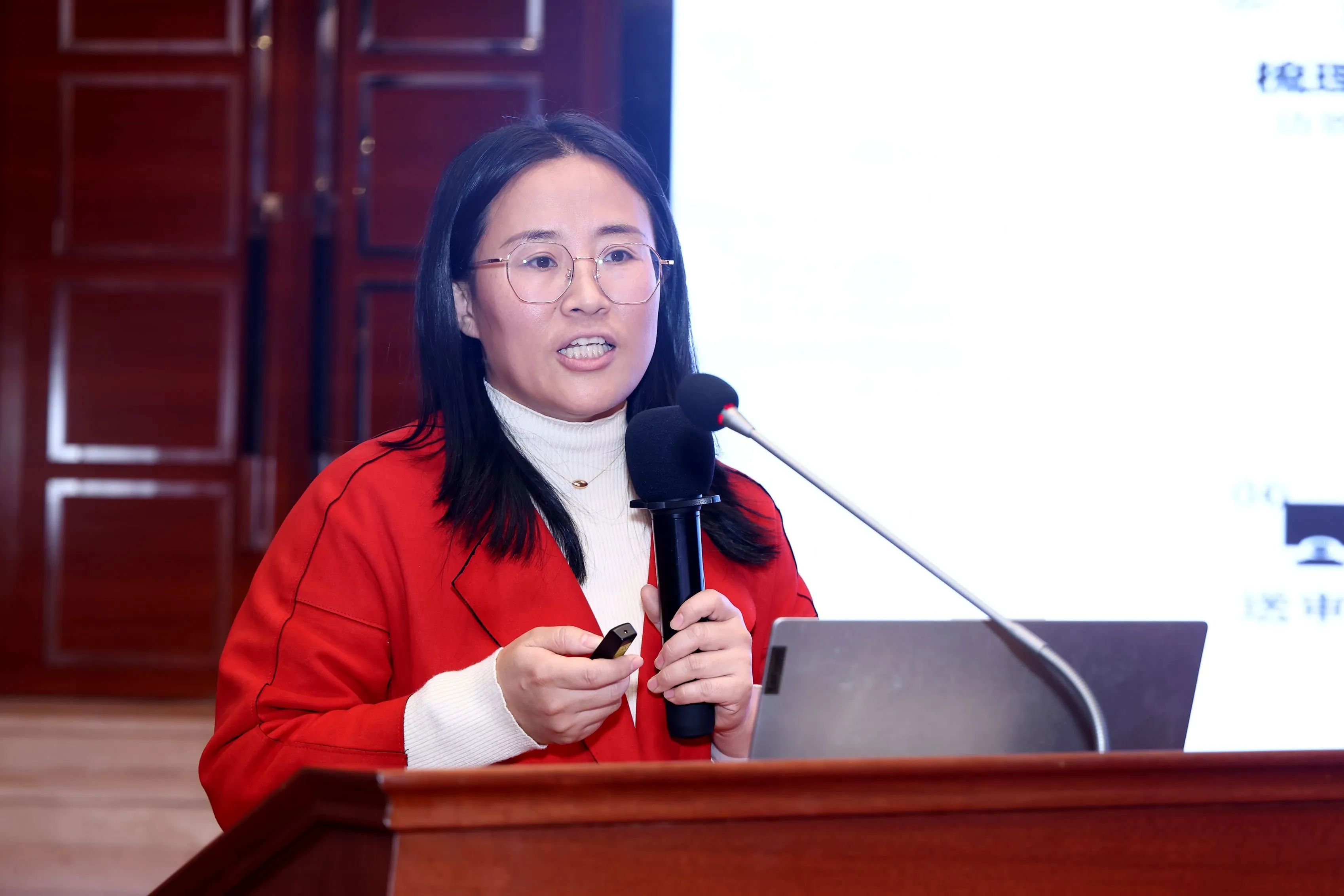 《保濟口服液臨床應用(yòng)專家(jiā)共識》第一(yī)次專家(jiā)討(tǎo)論會(huì)在京順利召開(kāi) 《保濟口服液臨床應用(yòng)專家(jiā)共識》第一(yī)次專家(jiā)討(tǎo)論會(huì)在京順利召開(kāi)