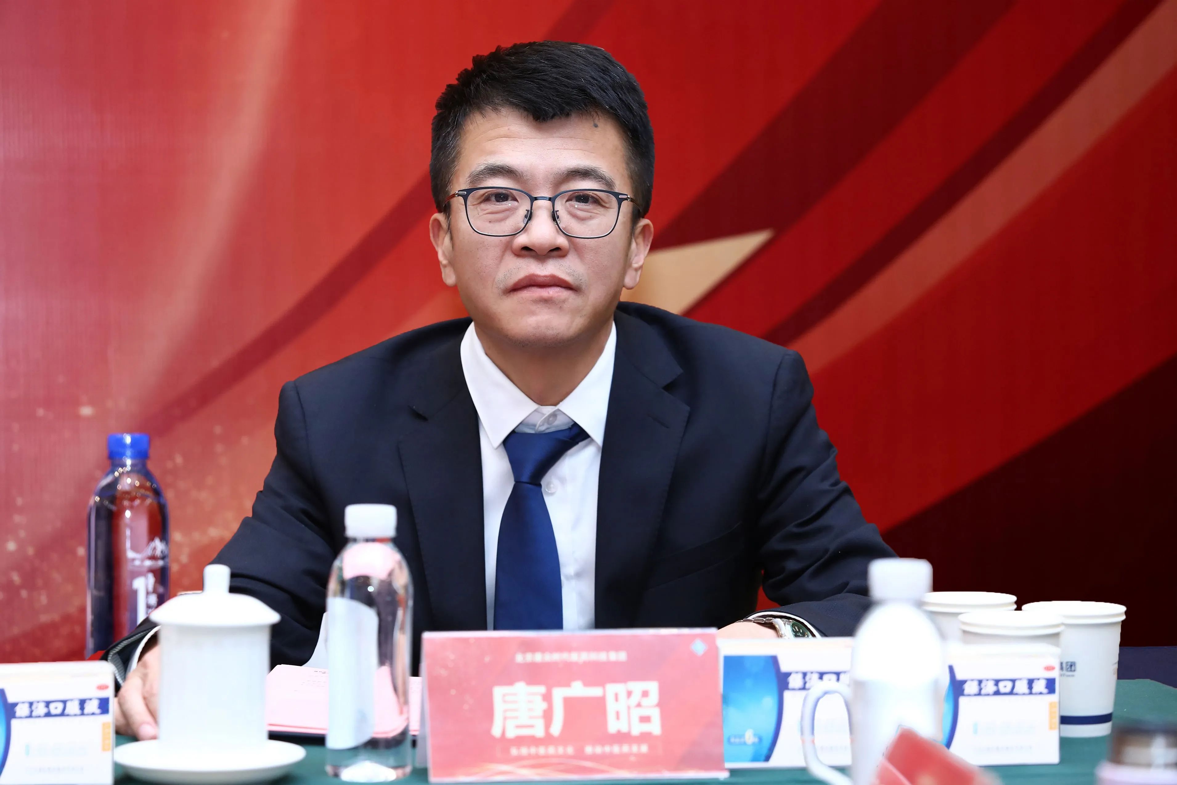 《保濟口服液臨床應用(yòng)專家(jiā)共識》第一(yī)次專家(jiā)討(tǎo)論會(huì)在京順利召開(kāi) 《保濟口服液臨床應用(yòng)專家(jiā)共識》第一(yī)次專家(jiā)討(tǎo)論會(huì)在京順利召開(kāi)