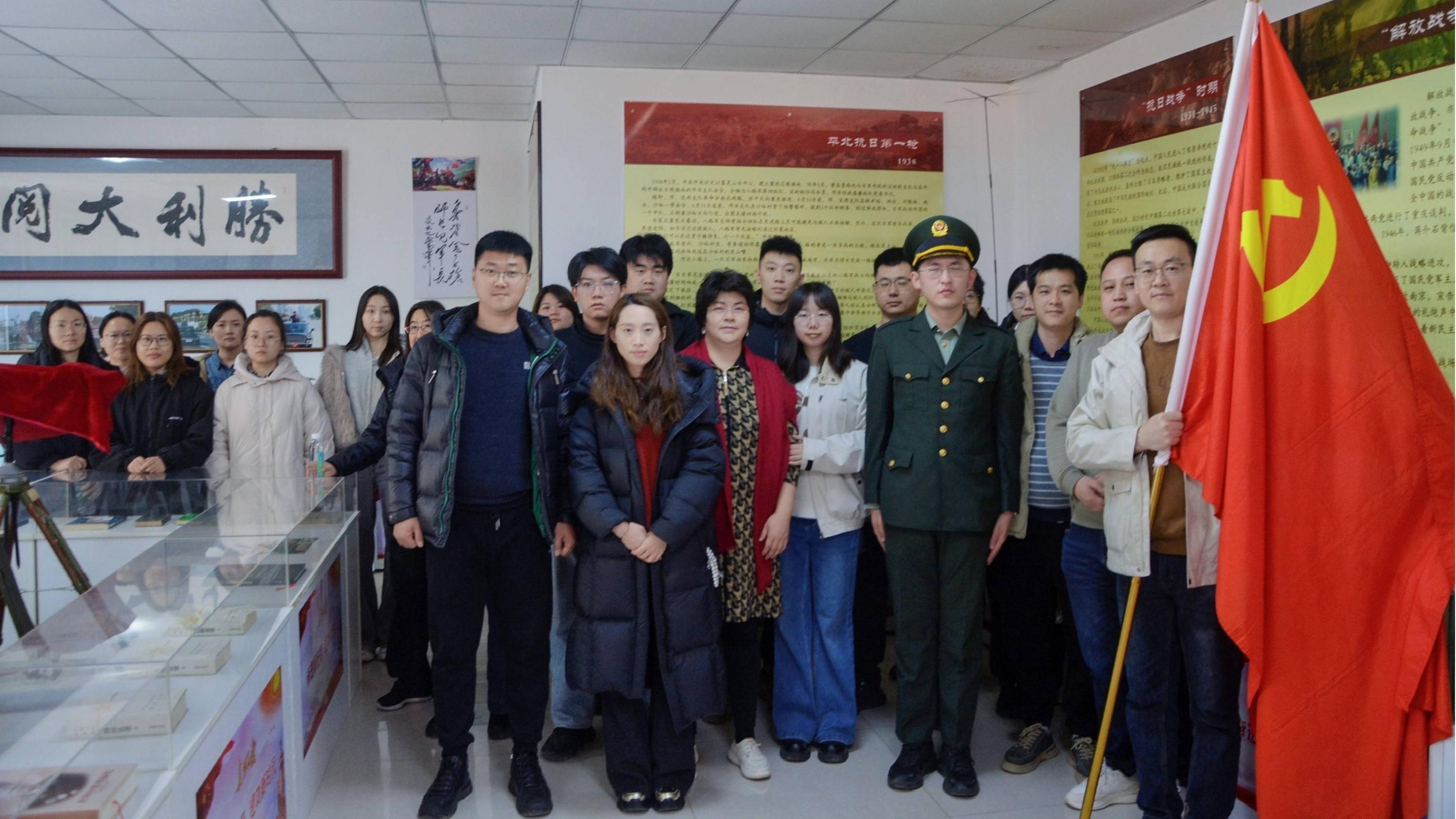 重溫峥嵘歲月(yuè)，緬懷革命先烈——康衆集團黨支部赴響水(shuǐ)湖(hú)長(cháng)城(chéng)紅(hóng)色教育基地(dì)開(kāi)展主題黨日(rì)活動