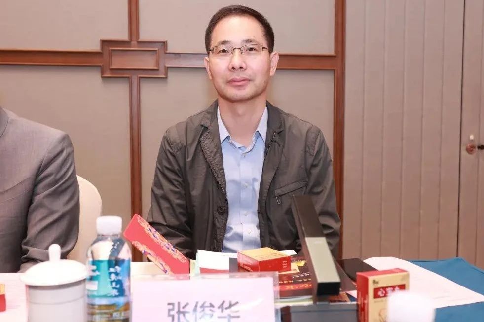 《心寶丸臨床應用(yòng)專家(jiā)共識》第一(yī)次專家(jiā)討(tǎo)論會(huì)順利召開(kāi)